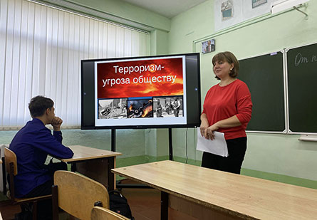 Работники центральной межпоселенческой библиотеки провели с учащимися лицея диалоговую беседу Работники центральной межпоселенческой библиотеки провели с учащимися лицея диалоговую беседу