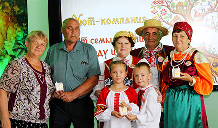 Участники встречи «От семьи — тропинка к роду и народу»